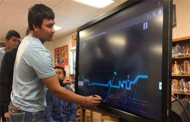 55&quot; exhibición de pantalla LCD táctil infrarroja 350cd con la escritura de las herramientas