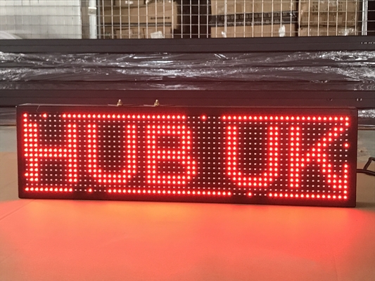 Prenda impermeable al aire libre de las solas del color P10 LED de la ventana muestras rojas de la exhibición