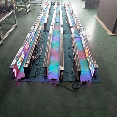 La exhibición interior de la ventana de P3 RGB LED firma Semioutdoor para la decoración de la tienda